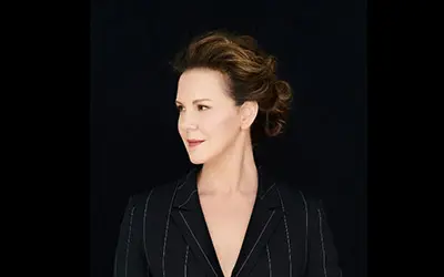 Elizabeth Perkins
